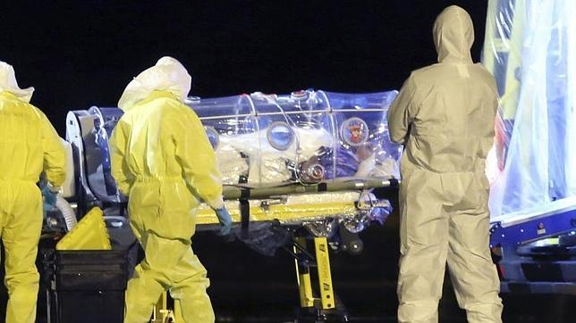 El religioso español enfermo de ébola ya está hospitalizado en Madrid