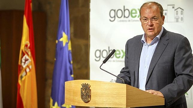 Monago pide a Rajoy que interponga ya el recurso contra la Ley de Consultas de Mas