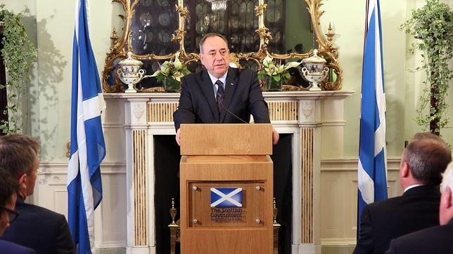 Cameron intenta calmar a sus diputados críticos con las cesiones a Escocia