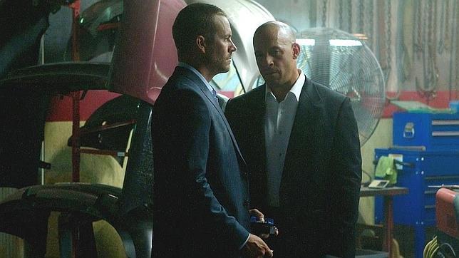 Vin Diesel muestra una imagen junto a Paul Walker en «Fast and Furious 7»