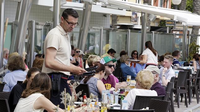 Cataluña, Andalucía, Madrid y la Comunidad Valenciana son las regiones que registraron un mayor número personas trabajando en la pasada campaña de verano