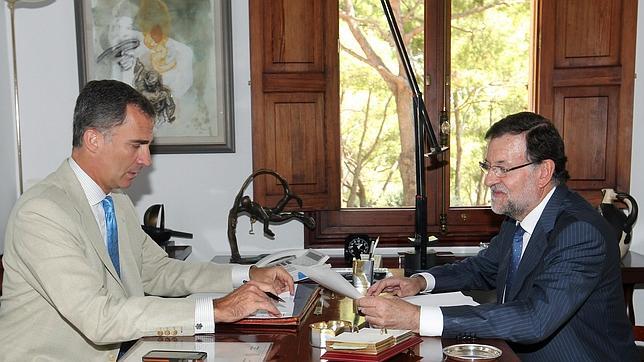 El Rey mantiene su primer despacho de verano en el Palacio de Marivent