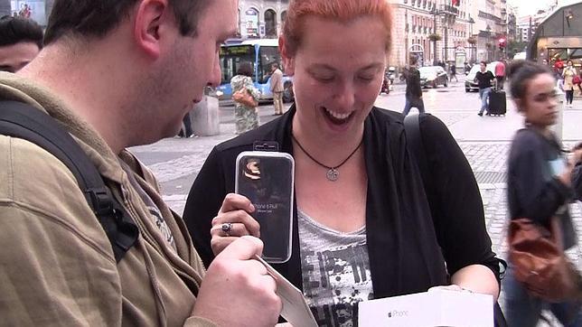 15 horas esperando un iPhone 6 en Sol «por amor»