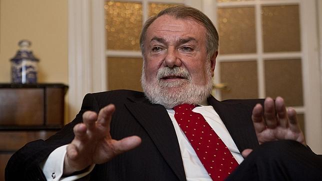 Mayor Oreja: «Unos quieren destruir la nación y otros enterrar valores cristianos»