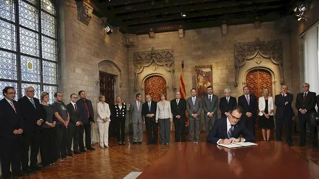 Querella contra Artur Mas por prevaricación, sedición y desobediencia