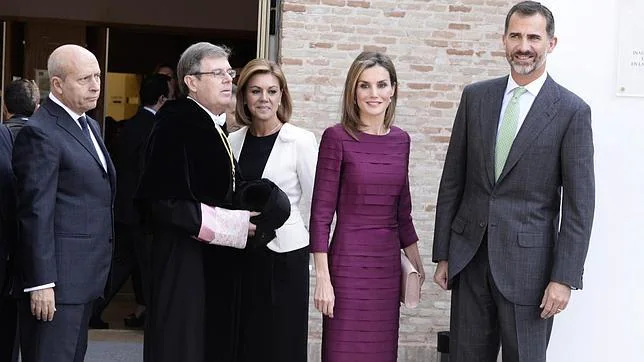 Don Felipe y Doña Letizia a su llegada a la Universidad de Toledo