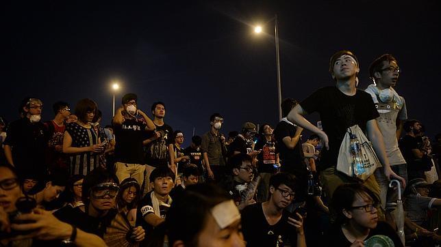 El jefe ejecutivo de Hong Kong no dimitirá, pero dialogará con los manifestantes