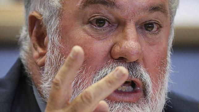 El PSOE, aislado en la Eurocámara por sus ataques a Arias Cañete