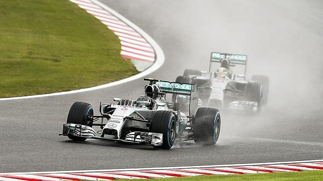 Hamilton gana; grave accidente de Bianchi