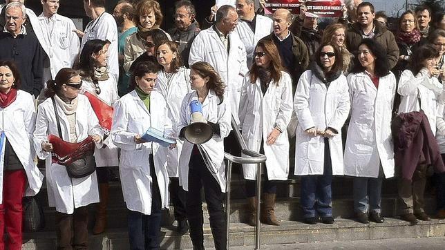 «El marido de la sanitaria contagiada no tiene fiebre y en principio no tiene síntomas»