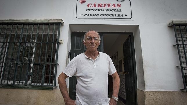 Juan Parada está jubilado y desde hace catorce años colabora en centro social de Cáritas en Algeciras