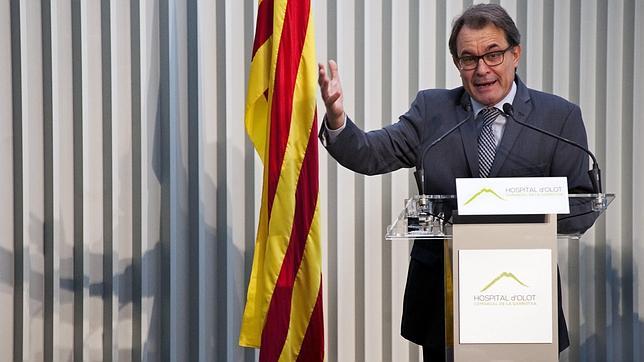 Mas vuelve a desobedecer al TC y crea las comisiones territoriales de la consulta