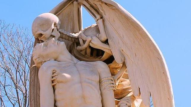 El Beso de la Muerte, en el cementerio de Poblenou