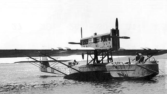 El «Dornier Do J» llevó a cabo labores de correo y reconocimiento en España