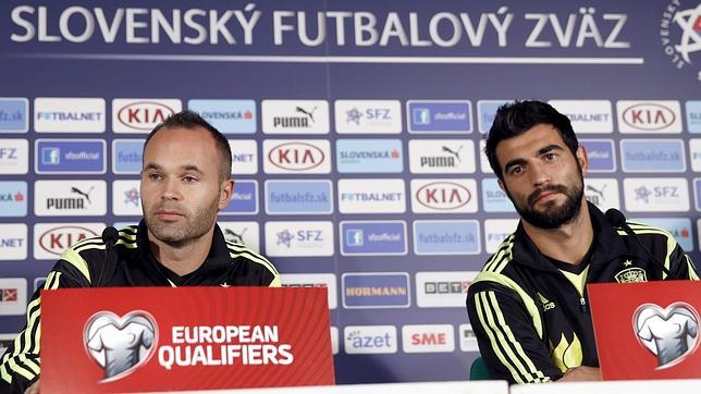 Iniesta: «Es cuestión de tiempo que Costa haga un gol con España»