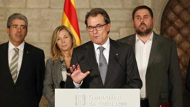 La Generalitat niega que esté trabajando en una consulta alternativa para el 9-N
