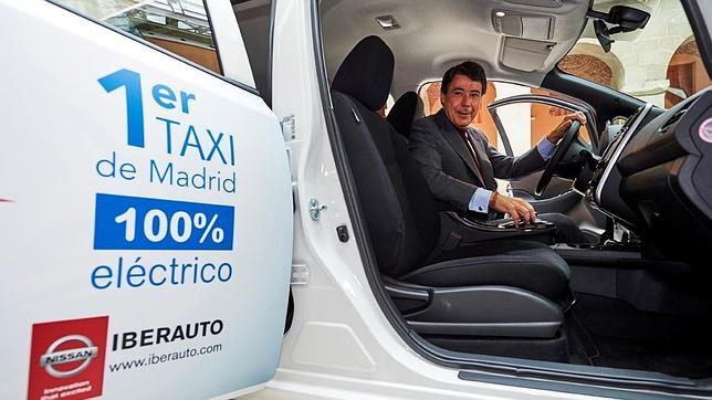 Ya circula por Madrid el primer taxi cien por cien eléctrico