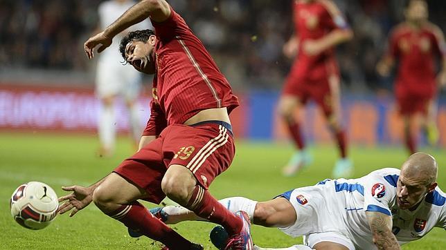 Casillas y la falta de puntería en ataque hunden a España