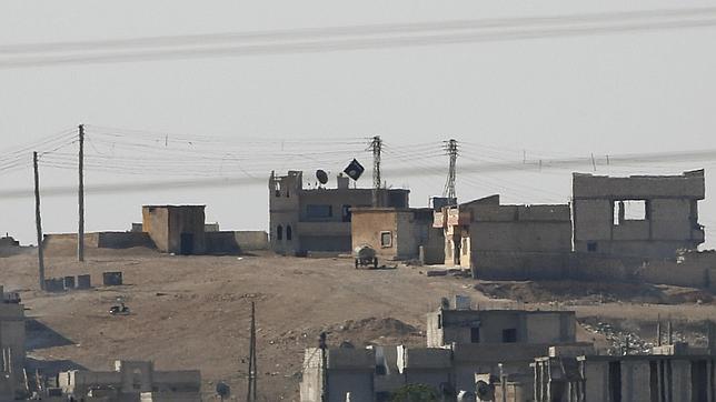 La bandera del Estado Islámico, visible desde Turquía, ondea ya en Kobani