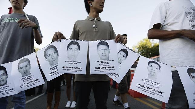 Miles de personas exigen la vuelta de 43 estudiantes mexicanos desaparecidos