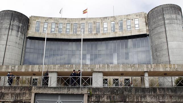 Detenidas cuatro personas por los robos en los juzgados de Santiago