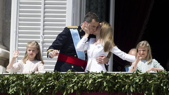 Don Felipe renueva la primera Fiesta Nacional del Reinado