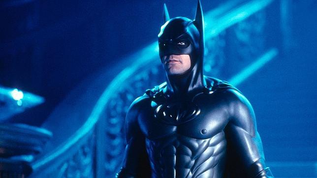 Joel Schumacher: «Seré recordado por haberle puesto pezones al traje de Batman»