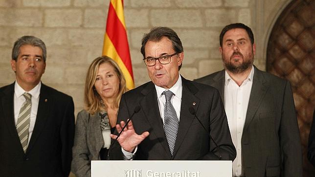 Mas y los partidos proconsulta se reúnen en secreto en el Palacio de Pedralbes