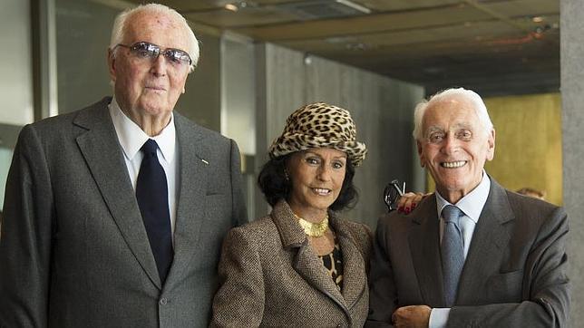 Hubert de Givenchy con Sonsoles Diez de Rivera y Philippe Vennet