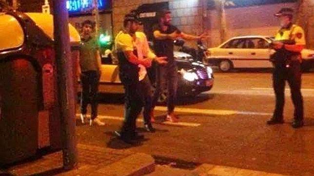 Bronca de Gerard Piqué con la Guardia Urbana de Barcelona tras recibir una multa