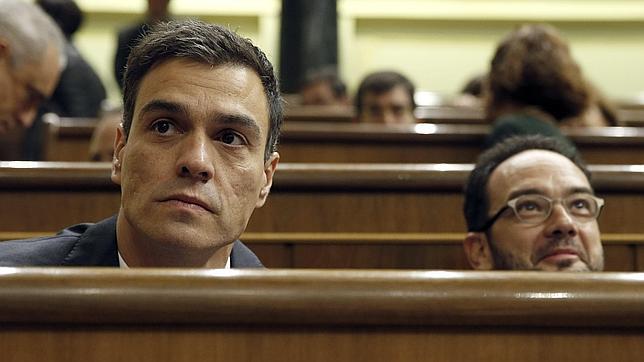 El PSOE aparca su ponencia de reforma de la Constitución hasta ver qué hace Rajoy