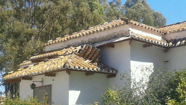 El hospital de Málaga que se cae por el tejado