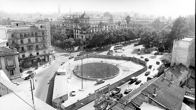 Colección gráfica de ABC: la puerta de Jerez sin fuente y con obras del metro