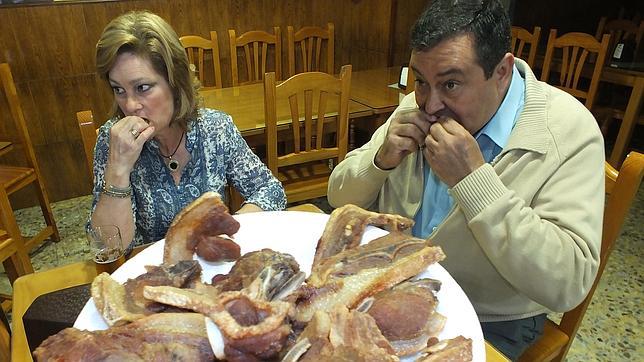 Cardeña celebra el lechón frito