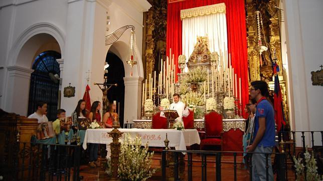 La Virgen de Valme lucirá el exorno clásico de las flores blancas en su carreta