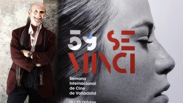 El director de la Seminci posa junto al cartel