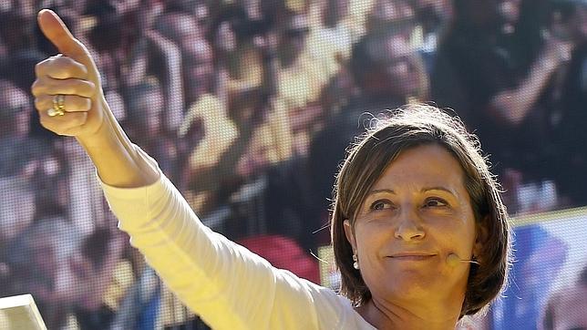 Carme Forcadell, presidenta de la Asamblea Nacional Catalana, en la concentración en Barcelona de este domingo 19 de octubre para «forzar» el referendo y elecciones en tres meses