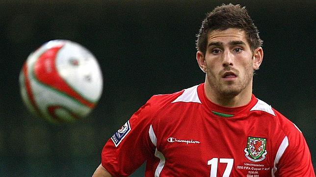 COntroversia por la vuelta de Ched Evans al fútbol después de cumplir su condena por violación