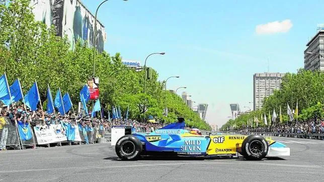 Exhibición que realizó Fernando Alonso con su Renault en 2003 por la Castellana