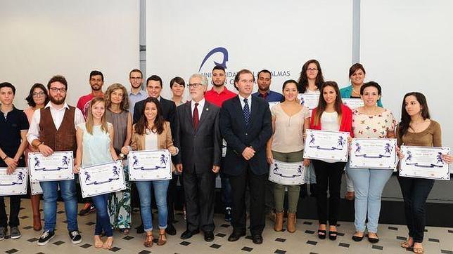 Philip Morris entrega sus becas a 20 estudiantes de la Ulpgc