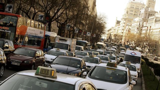 Atasco en una de las principales vías del centro de la capital