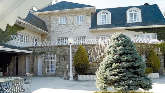 La propiedad cuenta con 5 habitaciones y 3 baños, y está a la venta por 7,5 millones de euros