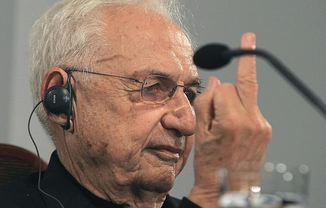 Gehry hace la peineta a los periodistas ante una pregunta incómoda. Luego pidió perdón
