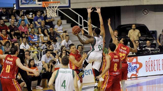 El CB Sevilla se queda sin ideas ante el UCAM