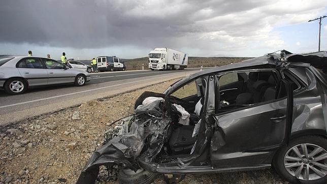 Mueren 16 personas y 15 resultan heridas en accidentes de tráfico este fin de semana