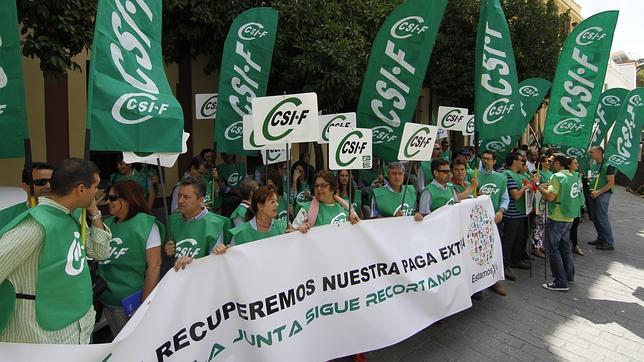 CSIF anuncia concentraciones para pedir a la Junta restituir la extra de Navidad