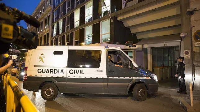 Llegada de los detenidos a la Audiencia Nacional en un furgón policial