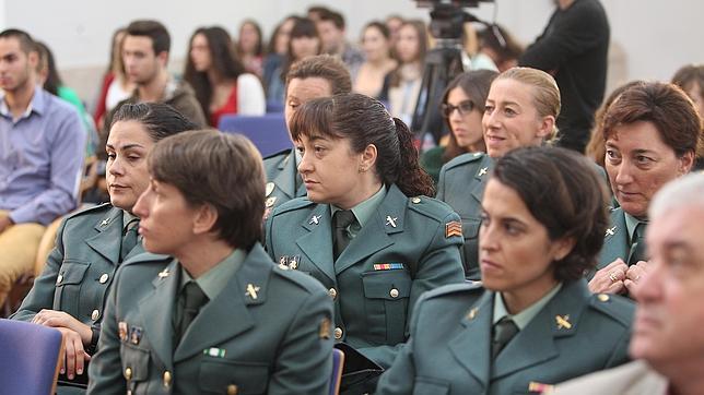 La Universidad profundiza en los 25 años de la mujer en la Guardia Civil