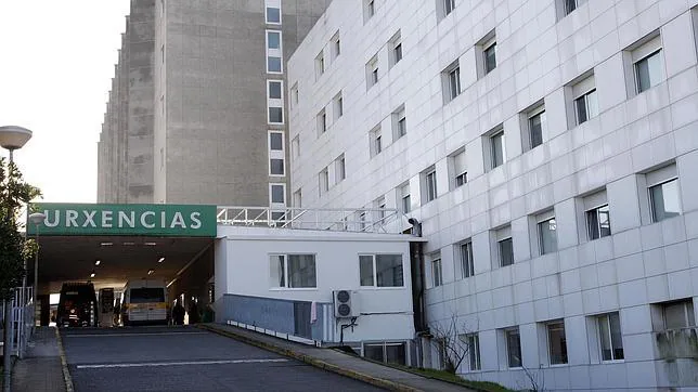 Entrada del servicio de urgencias del Hospital Arquitecto Marcide de Ferrol