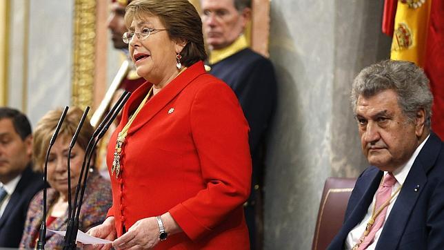 Bachelet ve rasgos comunes entre el malestar ciudadano en España y Chile